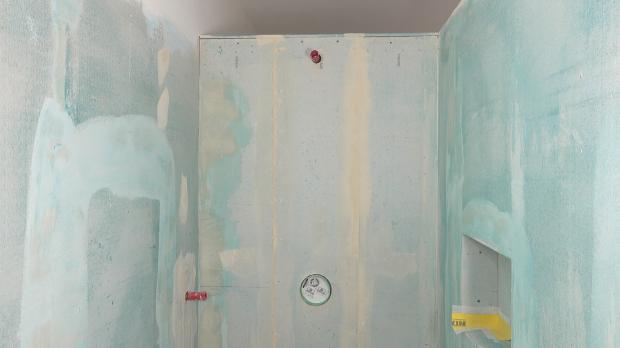 Duschbereich vor dem Abdichten der Duschwand