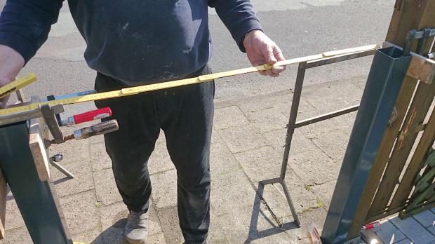 Abstand der Torpfosten einmessen