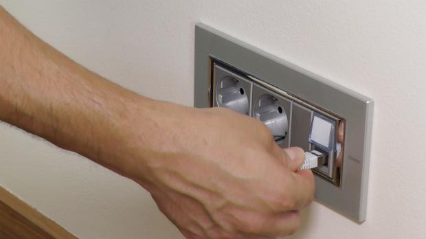 LAN-Kabel am Router anschließen