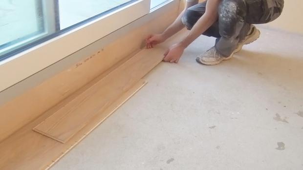 Erste Reihe Parkett auslegen und Maße anzeichnen