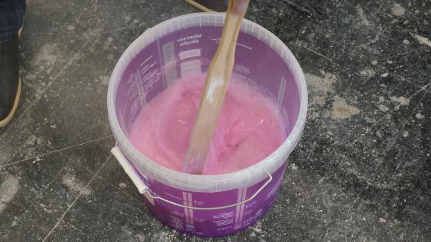 Tapetenkleister anrühren