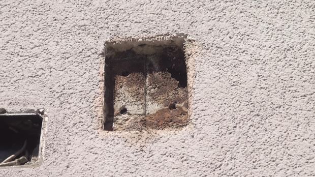Halterung samt Gewindestangen entfernen