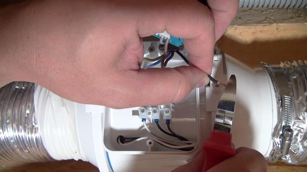 Badlüfter: Nachlaufrelais anschließen - Anleitung @ diybook.ch