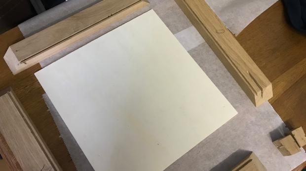 Fertige Rückwand für den Holzrahmen