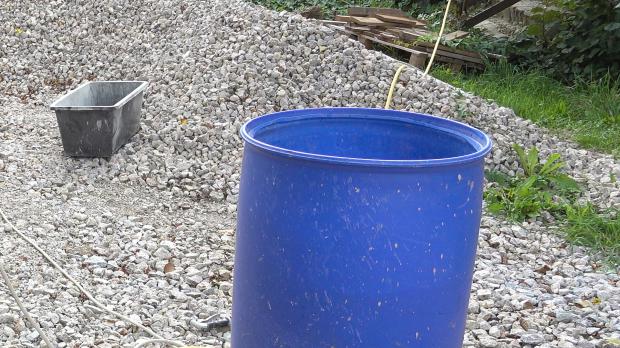 Wasser steht zum Mischen bereit