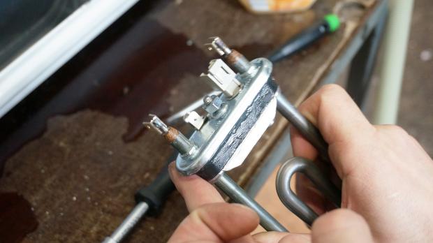 Dichtung des Heizstabes mit Spülmittel benetzen