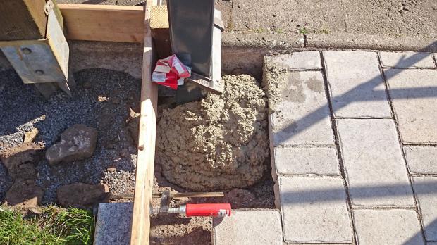 Torpfosten mit Estrichbeton