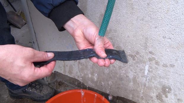 Filtereinlagen mit Wasser reinigen
