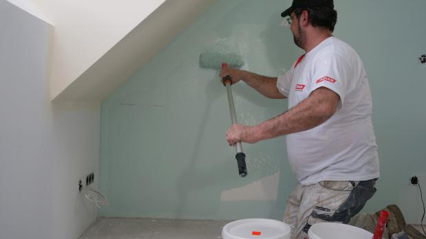 Wände farbig streichen - Anleitung & Tipps @ diybook.ch