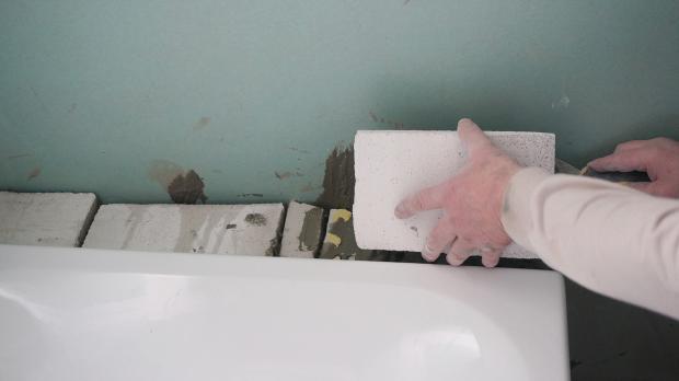 Abdeckplatte einkleben