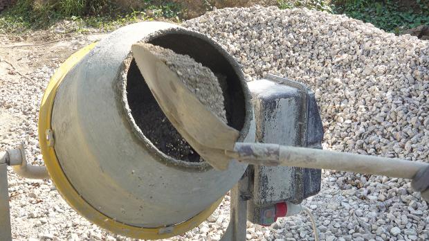 Beton mit Sand anreichern