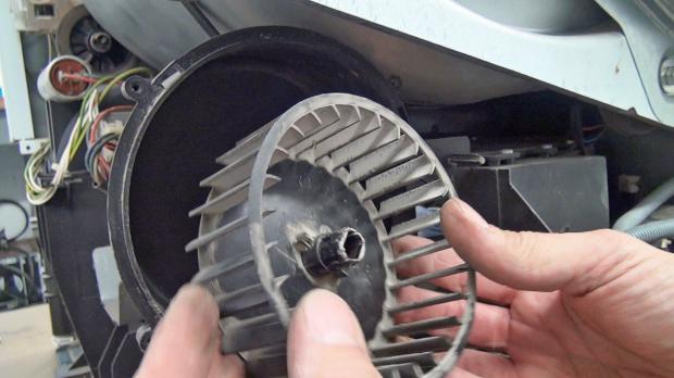 Whirlpool-Trockner dreht sich nicht mehr - Teil 1 - Anleitung @ diybook.ch