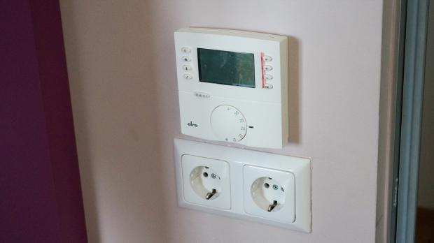 Abdeckung des Thermostats schließen