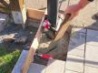 Beton im Punktfundament verstreichen