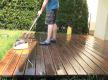 Holzterrasse reinigen