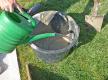 Betonrest mit Wasser aufschwemmen