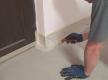 Sockel mit der kleinen Walze streichen