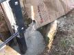 Fundament bis 10 cm unter die Rasenkante mit Beton auffüllen
