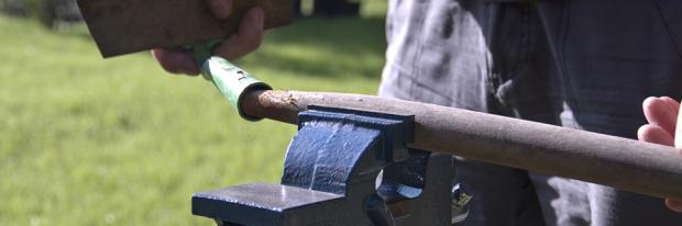 Gartenwerkzeug pflegen und reparieren - Stiel festmachen