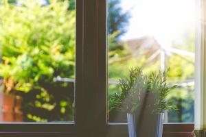Sonnenschutz selbstgemacht: 5 DIY-Projekte für deine Fenster
